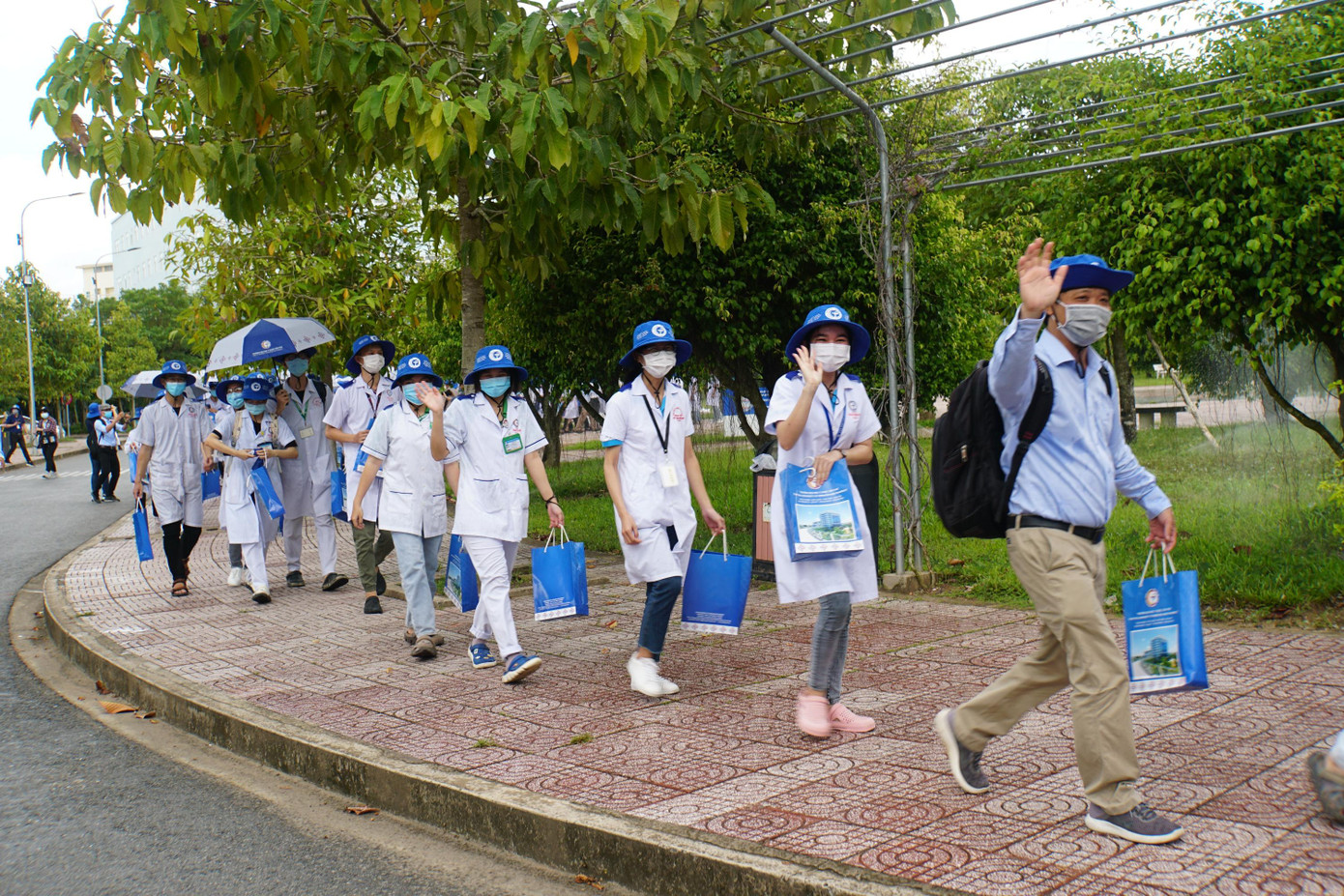Chị Lư Thị Ngọc Anh, Phó Bí thư Thành đoàn, Chủ tịch Hội Sinh viên TP Cần Thơ cho biết, đây cũng sẽ là một trong các hoạt động trọng tâm trong Chiến dịch thanh niên tình nguyện hè do Ban Thường vụ Thành đoàn và Ban Thư ký Hội Sinh viên thành phố Cần Thơ phát động. Thông qua hoạt động Đội hình “Truy vết và lấy mẫu xét nghiệm cộng đồng” sẽ tạo môi trường cho sinh viên ngành y được rèn luyện trong môi trường thực tiễn, để cống hiến và trưởng thành, góp phần hình thành lớp đoàn viên thanh niên sống đẹp, có bản lĩnh, trí tuệ, có sức khoẻ, có kỹ năng thực hành xã hội đóng góp cho sự nghiệp xây dựng và bảo vệ Tổ quốc.