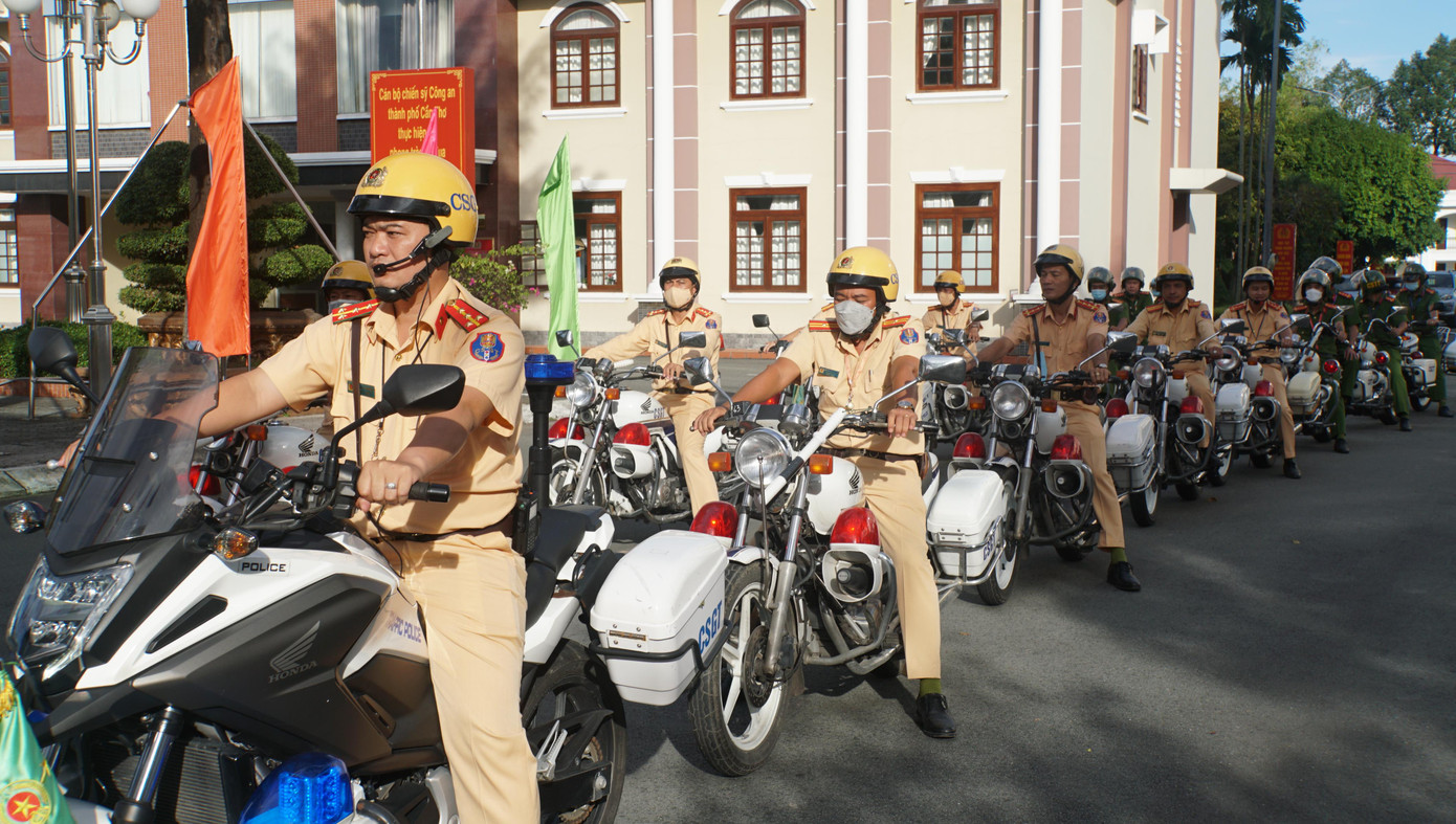 Chiến sỹ ra quân đảm bảo an ninh trật tự dịp Tết Nguyên đán.