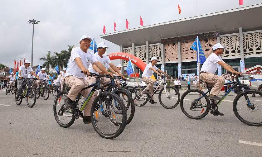 800.000 tấn bom đạn 'ẩn mình' trong lòng đất ảnh 2