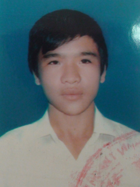 Đối tượng Nguyễn Văn Bình (tức Bính Cong, 16 tuổi, ở phường Đồng Tâm, TP Vĩnh Yên) liên quan đến vụ án mạng vừa bị Công an bắt ngày 19-3. Đối tượng Nguyễn Văn Bình (tức Bính Cong, 16 tuổi, ở phường Đồng Tâm, TP Vĩnh Yên) liên quan đến vụ án mạng vừa bị Công an bắt ngày 19-3