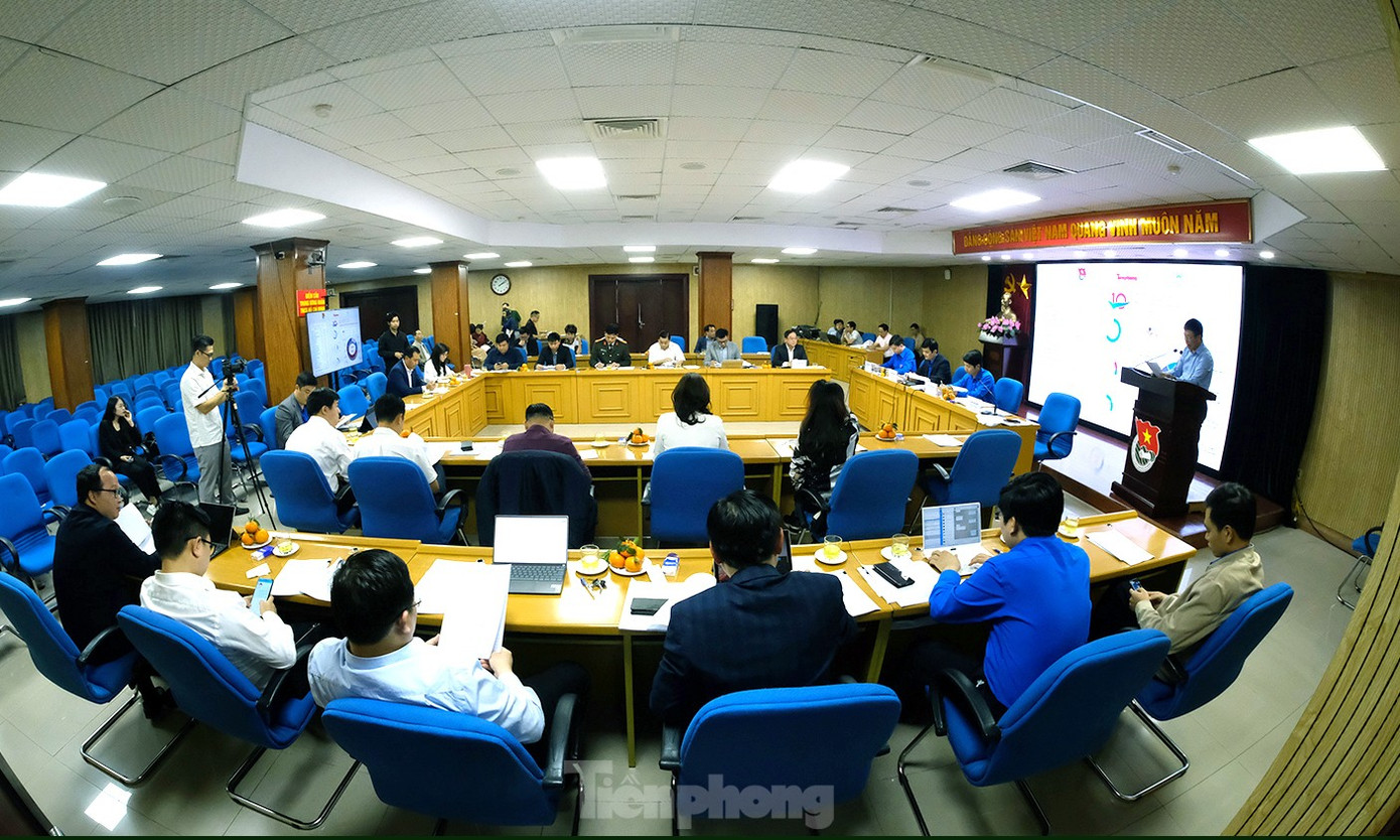 Quang cảnh họp Hội đồng xét tặng Giải thưởng Gương mặt trẻ Việt Nam tiêu biểu năm 2022 lần thứ hai. Ảnh: Hoàng Mạnh Thắng