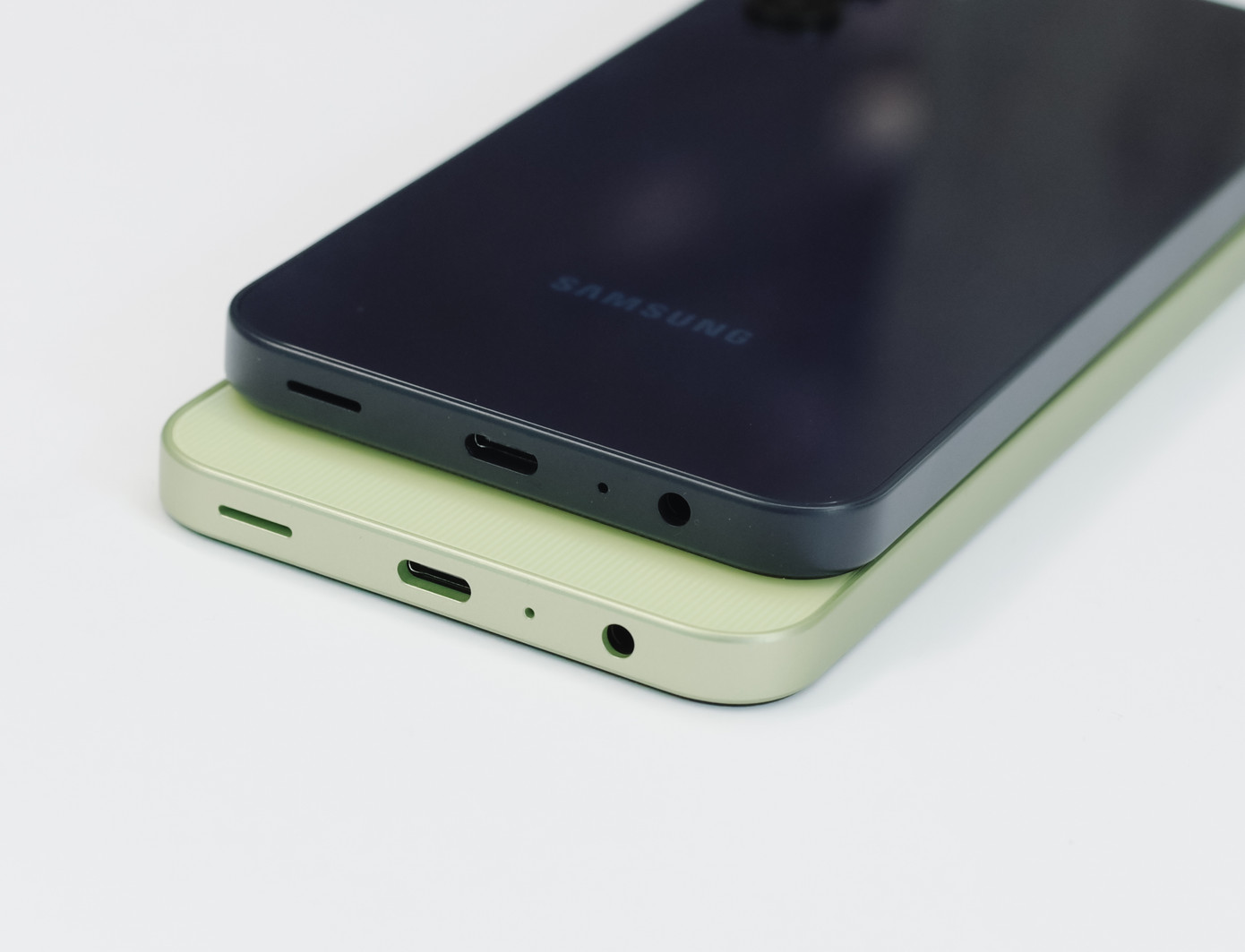 Thiết kế đặc biệt với viền nổi Key Island mới với 4 cạnh được bo góc. Thiết kế đặc biệt với viền nổi Key Island mới với 4 cạnh được bo góc.