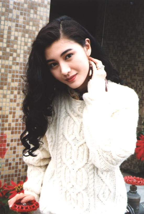 Nhan sắc của Tiểu Vy trong tạo hình lần này gợi nhớ đến Hoa hậu Lý Gia Hân.