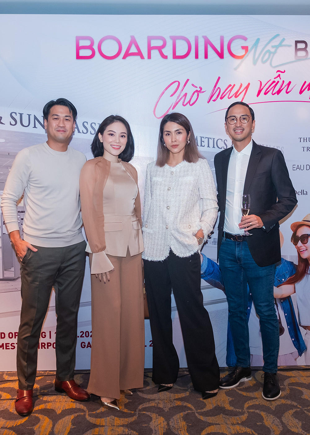Hà Tăng quyết định chuyển hướng sang lĩnh vực kinh doanh sau khi rời showbiz. Hà Tăng quyết định chuyển hướng sang lĩnh vực kinh doanh sau khi rời showbiz.