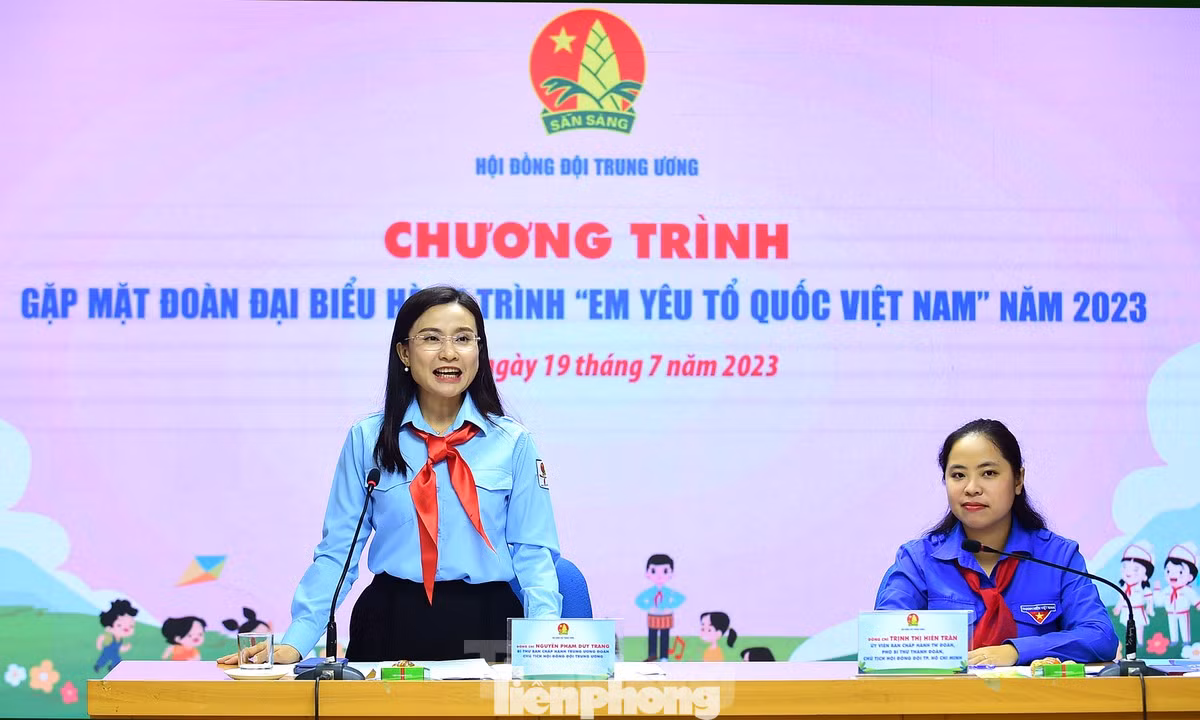 Bí thư T.Ư Đoàn, Chủ tịch Hội đồng Đội Trung ương Nguyễn Phạm Duy Trang bày tỏ vui mừng tiếp đón đại biểu hành trình. Ảnh: Xuân Tùng