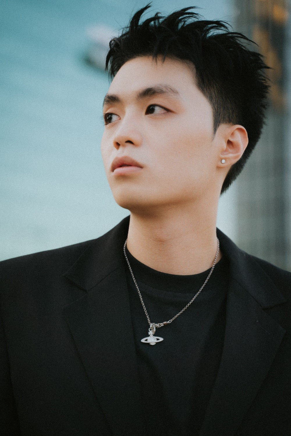 Vẻ ngoài điển trai của Negav thu hút sự quan tâm của các fan nữ. Vẻ ngoài điển trai của Negav thu hút sự quan tâm của các fan nữ.