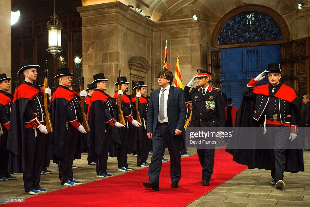 Tây Ban Nha: Thủ hiến Catalonia kêu gọi đối thoại thêm ảnh 2