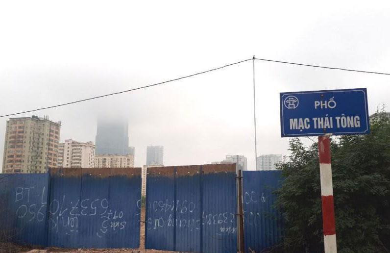 Dự án Tổ hợp gara cao tầng, thương mại dịch vụ, văn phòng, khách sạn và căn hộ nằm tại ô đất B12 Nam Trung Yên vẫn &quot;bất động&quot; sau chục năm.