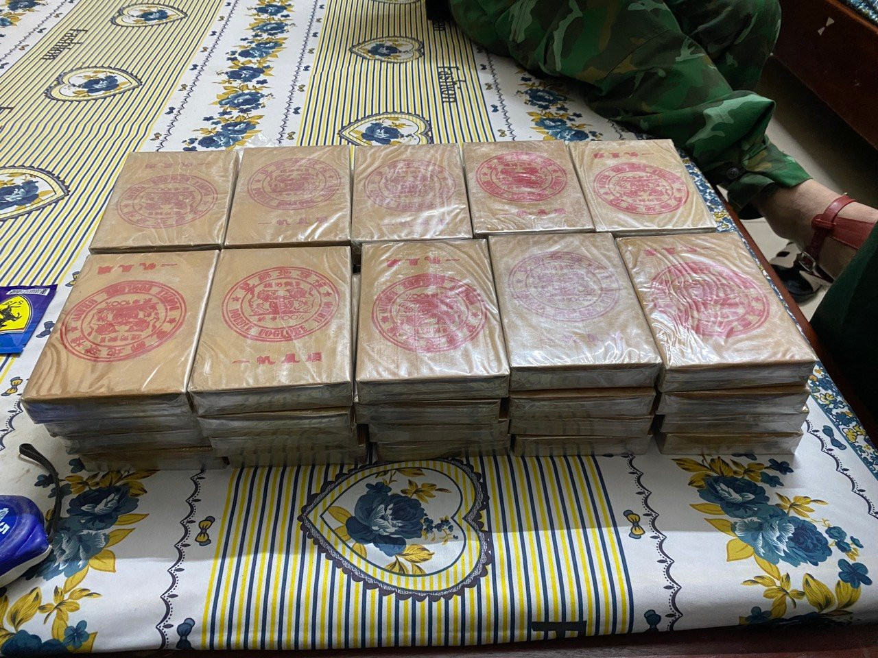 Tang vật 40 bánh Heroin. Ảnh: Phước Trung Tang vật 40 bánh Heroin. Ảnh: Phước Trung