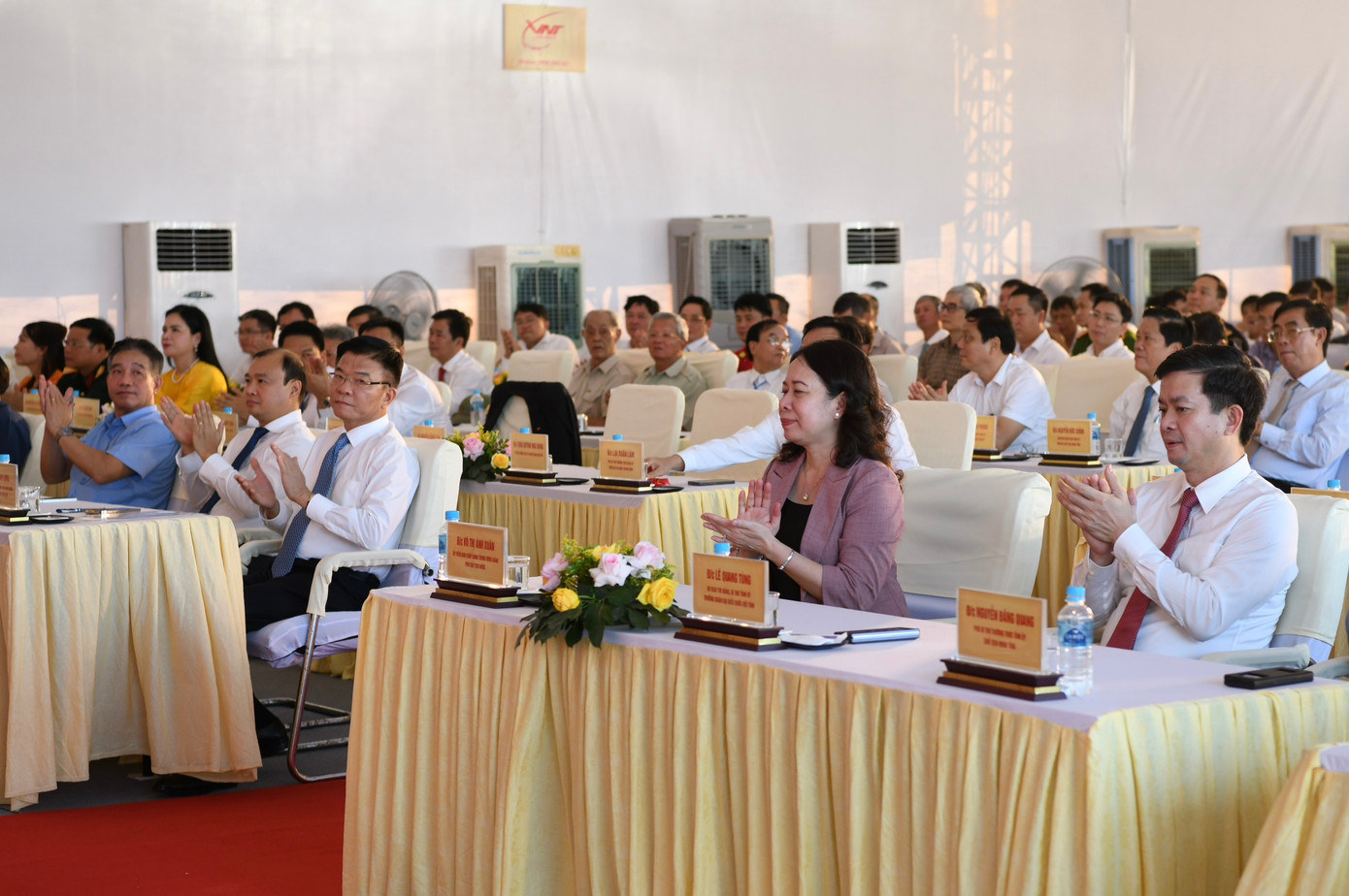 Các đại biểu dự lễ khởi công. Ảnh: Nhật Minh Các đại biểu dự lễ khởi công. Ảnh: Nhật Minh