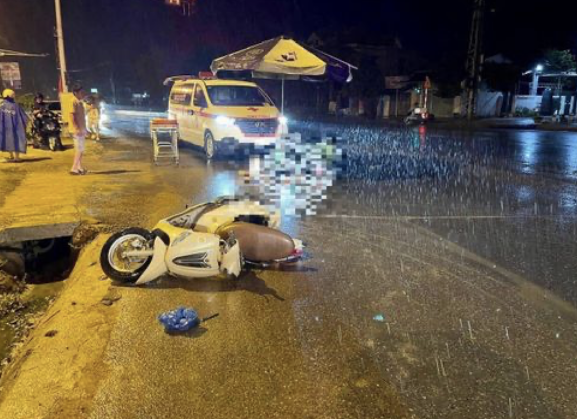 Hiện trường vụ TNGT khiến một cô giáo mầm non tử vong. Ảnh: CA