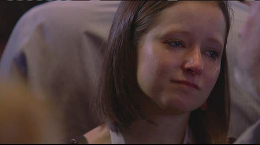 Cô gái bật khóc vì ông Romney thua cuộc