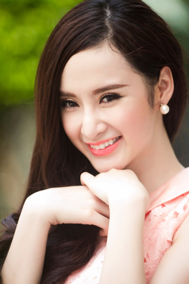 Cô từng chia sẻ, có tháng cô phải bay tới 25 lượt nhưng từ ngày không được đi diễn, cô chủ yếu ở nhà đọc sách, xem lại những bộ phim mình đóng ngày xưa và dành thời gian cho gia đình