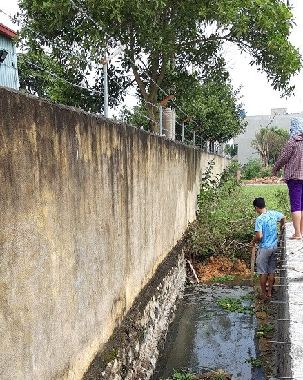 Phát hiện nhà máy may xả thải ra môi trường ảnh 2