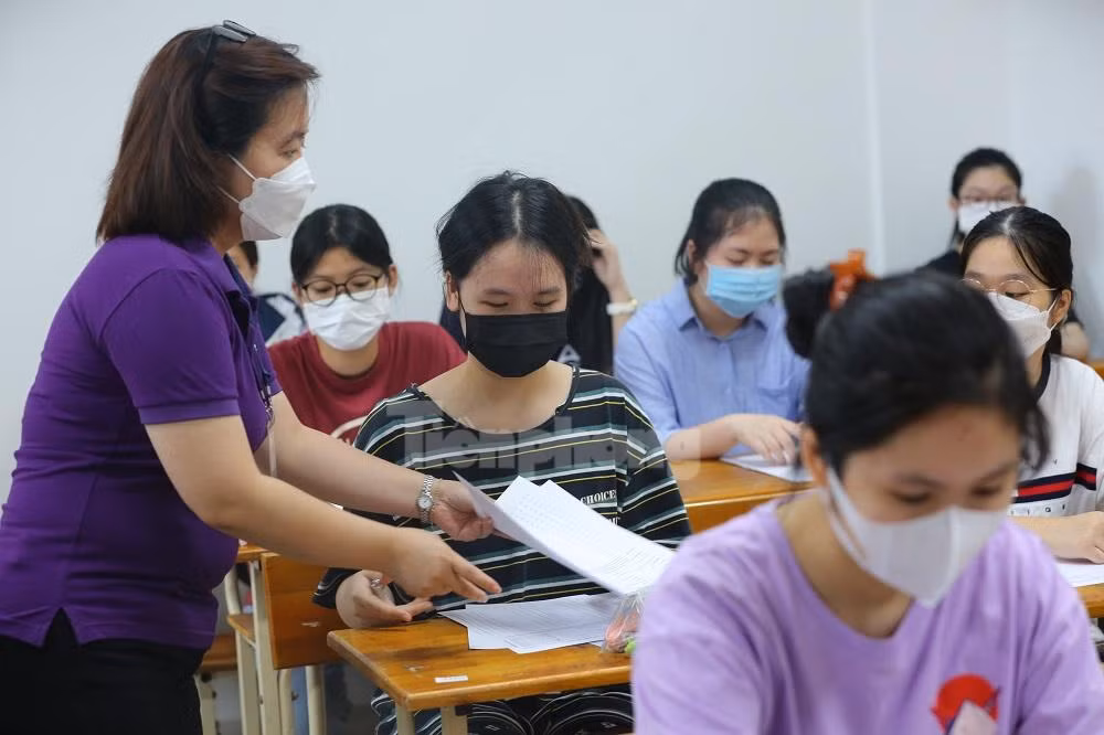 Làm các thủ tục dự thi Làm các thủ tục dự thi