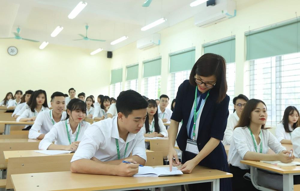 Giảng viên sẽ được giảm một số loại chứng chỉ bồi dưỡng theo tiêu chuẩn chức danh nghề nghiệp. Giảng viên sẽ được giảm một số loại chứng chỉ bồi dưỡng theo tiêu chuẩn chức danh nghề nghiệp.