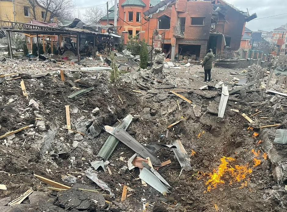 Sau một cuộc không kích ở thành phố Bila Tserkva, tỉnh Kiev 3/2022. Ảnh: Reuters. Sau một cuộc không kích ở thành phố Bila Tserkva, tỉnh Kiev 3/2022. Ảnh: Reuters.