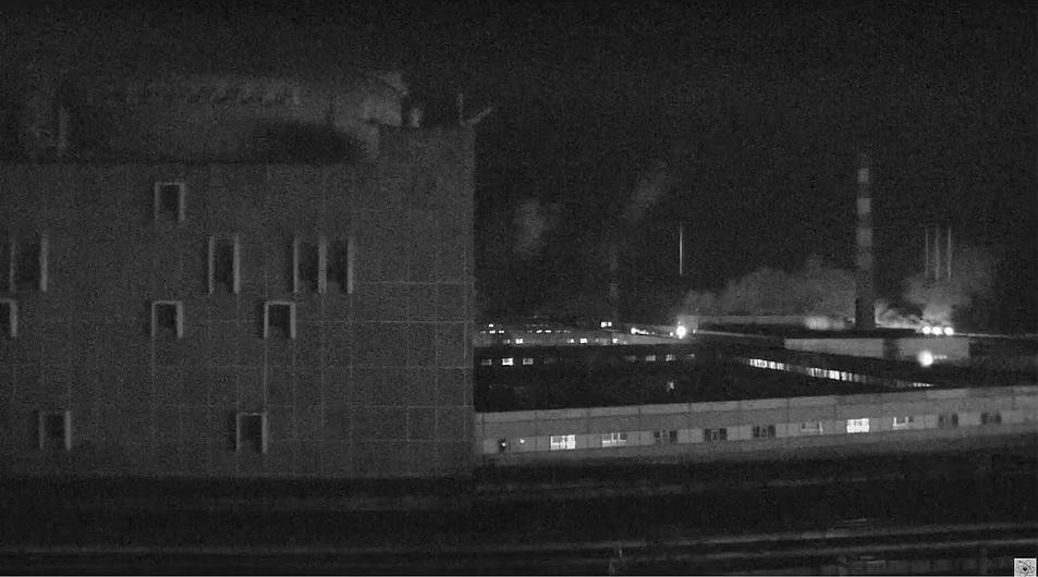 Lò phản ứng số 1 của nhà máy điện hạt nhân Zaporizhzhia của Ukraine (ảnh cắt từ camera giám sát). Nguồn: Mail Online.