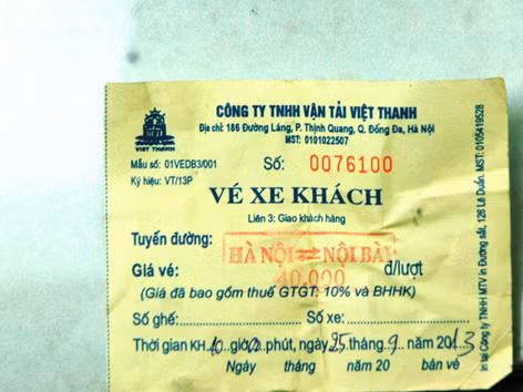 Dù sử dụng xe hợp đồng du lịch, nhưng Công ty Việt Thanh vẫn bán vé như xe khách. Dù sử dụng xe hợp đồng du lịch, nhưng Công ty Việt Thanh vẫn bán vé như xe khách