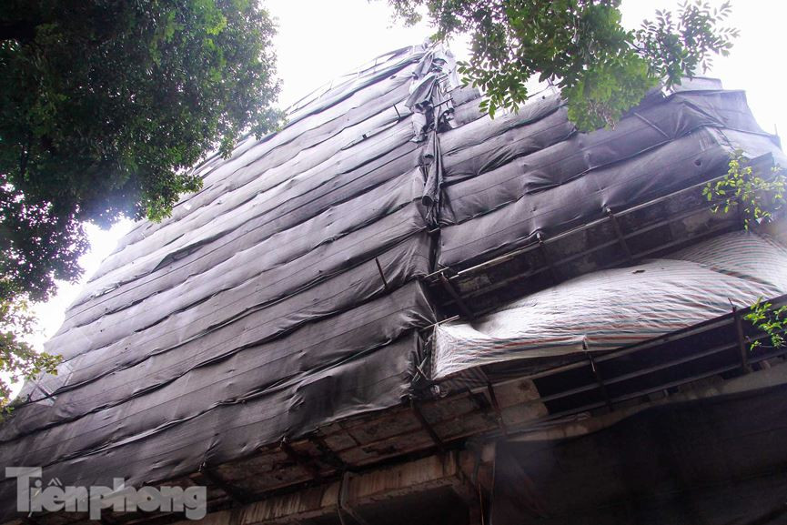 Cao ốc xây vượt tầng cạnh Hồ Gươm chưa thể 'hạ' chiều cao do không có thợ! ảnh 6