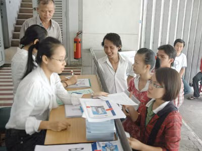 Thí sinh nhận phiếu báo NV2 tại Văn phòng đại diện Bộ GD &ĐT ở TPHCM 