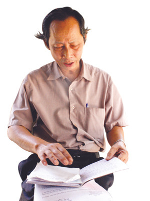 Ông Nguyễn Hữu Khanh - nhà sử làng thôn Thanh Quýt sưu tầm và viết lại những câu chuyện thú vị về làng quê