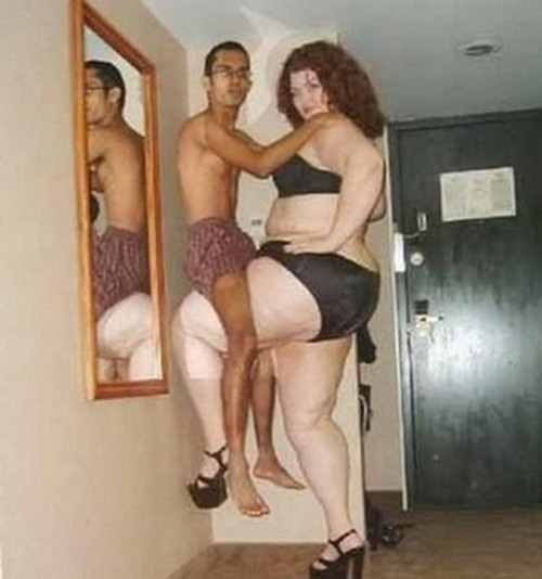 Cặp đôi số 10 với những kiểu pose hình nhí nhảnh. Cặp đôi số 10 với những kiểu pose hình nhí nhảnh