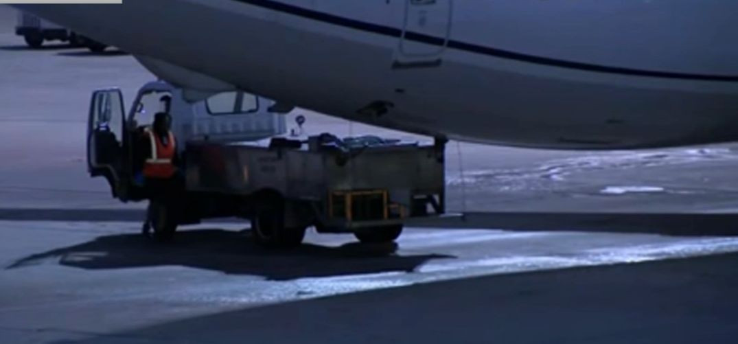 2 thi thể được phát hiện vào đêm 6/1 trong quá trình kiểm tra bảo dưỡng máy bay Airbus A320 của Hãng hàng không JetBlue sau chuyến bay. Ảnh: ABC. 2 thi thể được phát hiện vào đêm 6/1 trong quá trình kiểm tra bảo dưỡng máy bay Airbus A320 của Hãng hàng không JetBlue sau chuyến bay. Ảnh: ABC.