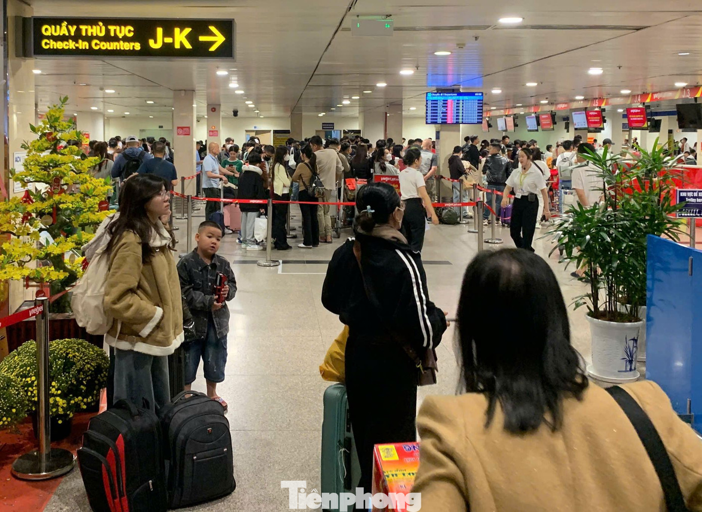 Tỷ lệ ghế trống trên các chuyến bay Tết liên tục được lấp đầy. Ảnh: Hữu Huy. Tỷ lệ ghế trống trên các chuyến bay Tết liên tục được lấp đầy. Ảnh: Hữu Huy.