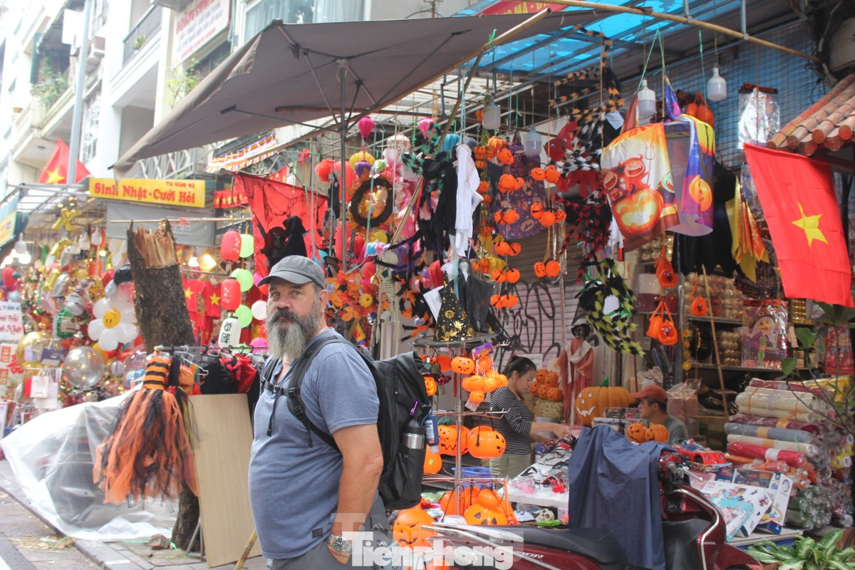 Du khách Ba Lan, Séc và Thụy Sỹ khi đến Việt Nam năm 2025 sẽ được miễn visa. Ảnh: Lộc Liên. Du khách Ba Lan, Séc và Thụy Sỹ khi đến Việt Nam năm 2025 sẽ được miễn visa. Ảnh: Lộc Liên.