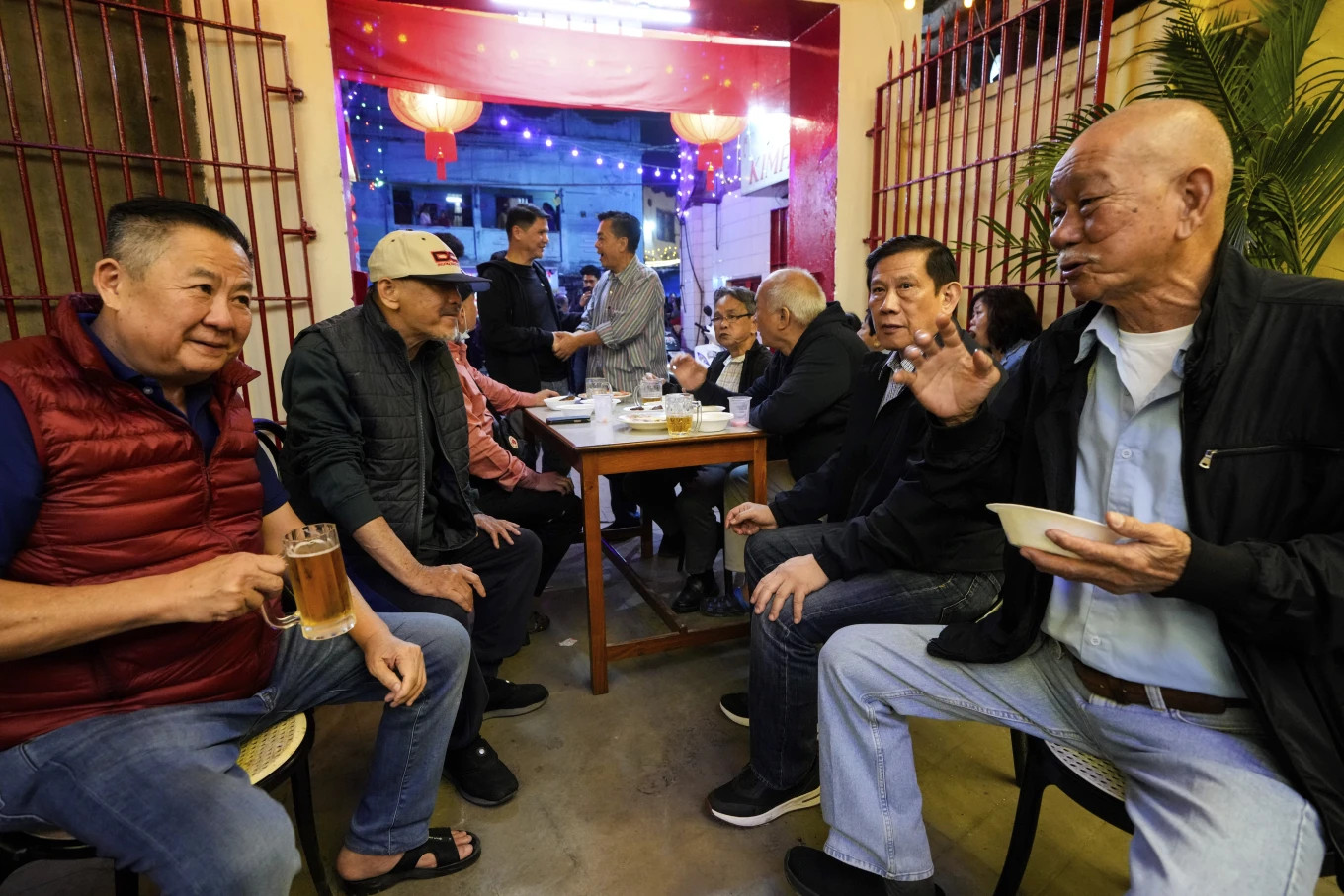 Hình ảnh người Hoa tại Kolkata - Ấn Độ mừng Tết Nguyên đán 2025. Ảnh: AP.