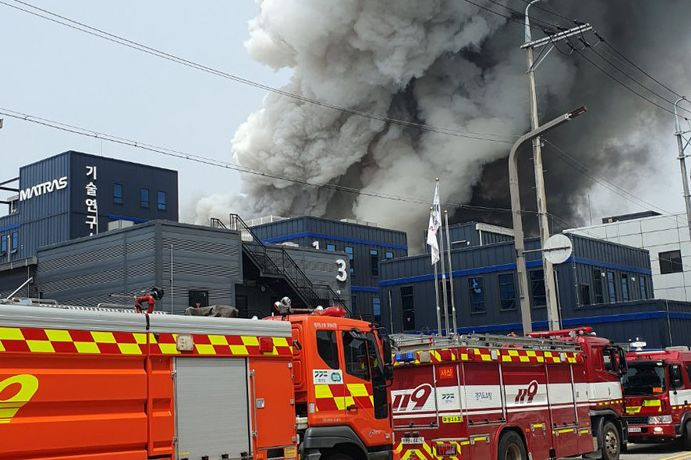Vụ cháy nhà máy sản xuất pin lithium Aricell ở Hàn Quốc khiến 23 người chết. Ảnh: Korea Herald. Vụ cháy nhà máy sản xuất pin lithium Aricell ở Hàn Quốc khiến 23 người chết. Ảnh: Korea Herald.