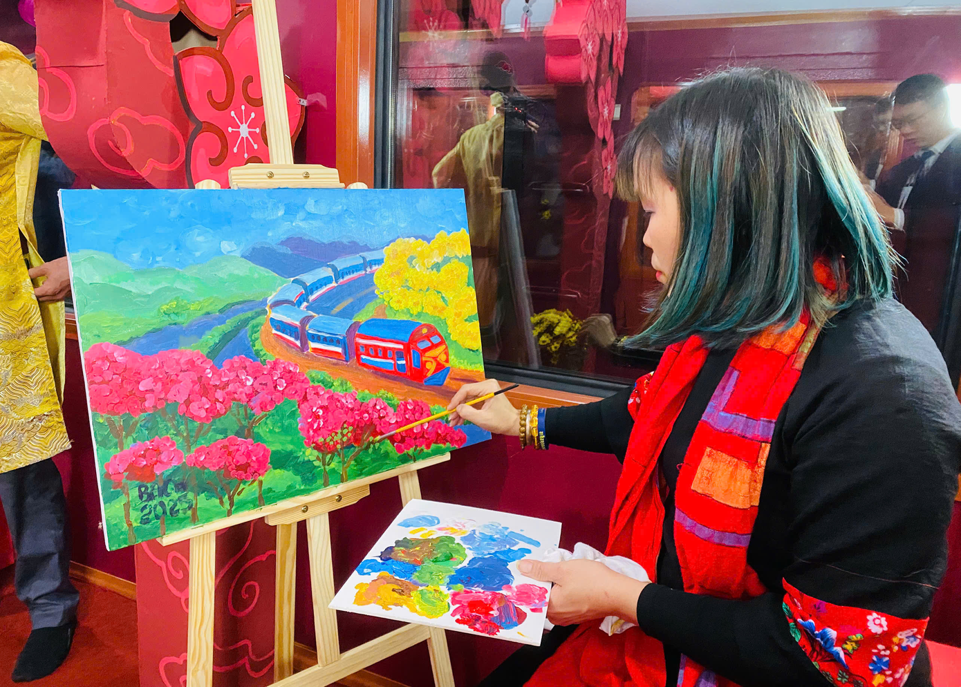 Điểm đặc biệt trên “Chuyến tàu xuân - SE1” hành khách sẽ có cơ hội được tham gia trại sáng tác “di động” trên tàu cùng các hoạ sĩ khắp 3 miền Bắc - Trung - Nam, có cơ hội nhận được các bức vẽ chân dung, tham gia nặn đất, vẽ tranh cùng các hoạ sĩ trong ngày đầu năm mới…