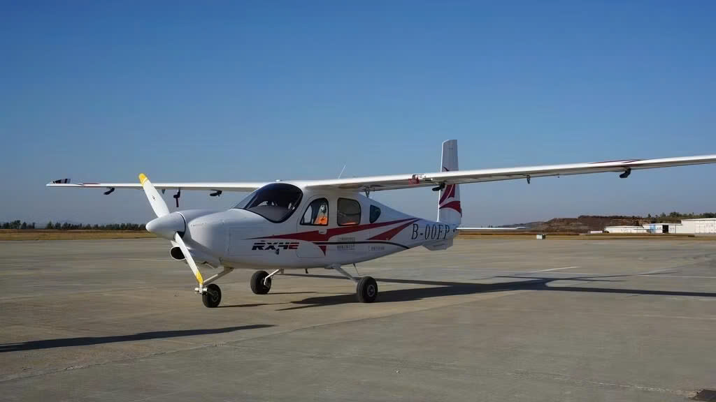 Máy bay điện RX4E có tốc độ tối đa 260 km/giờ, thời gian bay là 1h30 với phạm vi hoạt động khoảng 300 km. Ảnh: LGAA. Máy bay điện RX4E có tốc độ tối đa 260 km/giờ, thời gian bay là 1h30 với phạm vi hoạt động khoảng 300 km. Ảnh: LGAA.