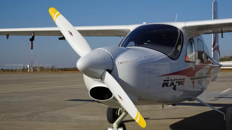 Máy bay điện RX4E có tốc độ tối đa 260 km/giờ, thời gian bay là 1h30 với phạm vi hoạt động khoảng 300 km. Ảnh: LGAA. Máy bay điện RX4E có tốc độ tối đa 260 km/giờ, thời gian bay là 1h30 với phạm vi hoạt động khoảng 300 km. Ảnh: LGAA.