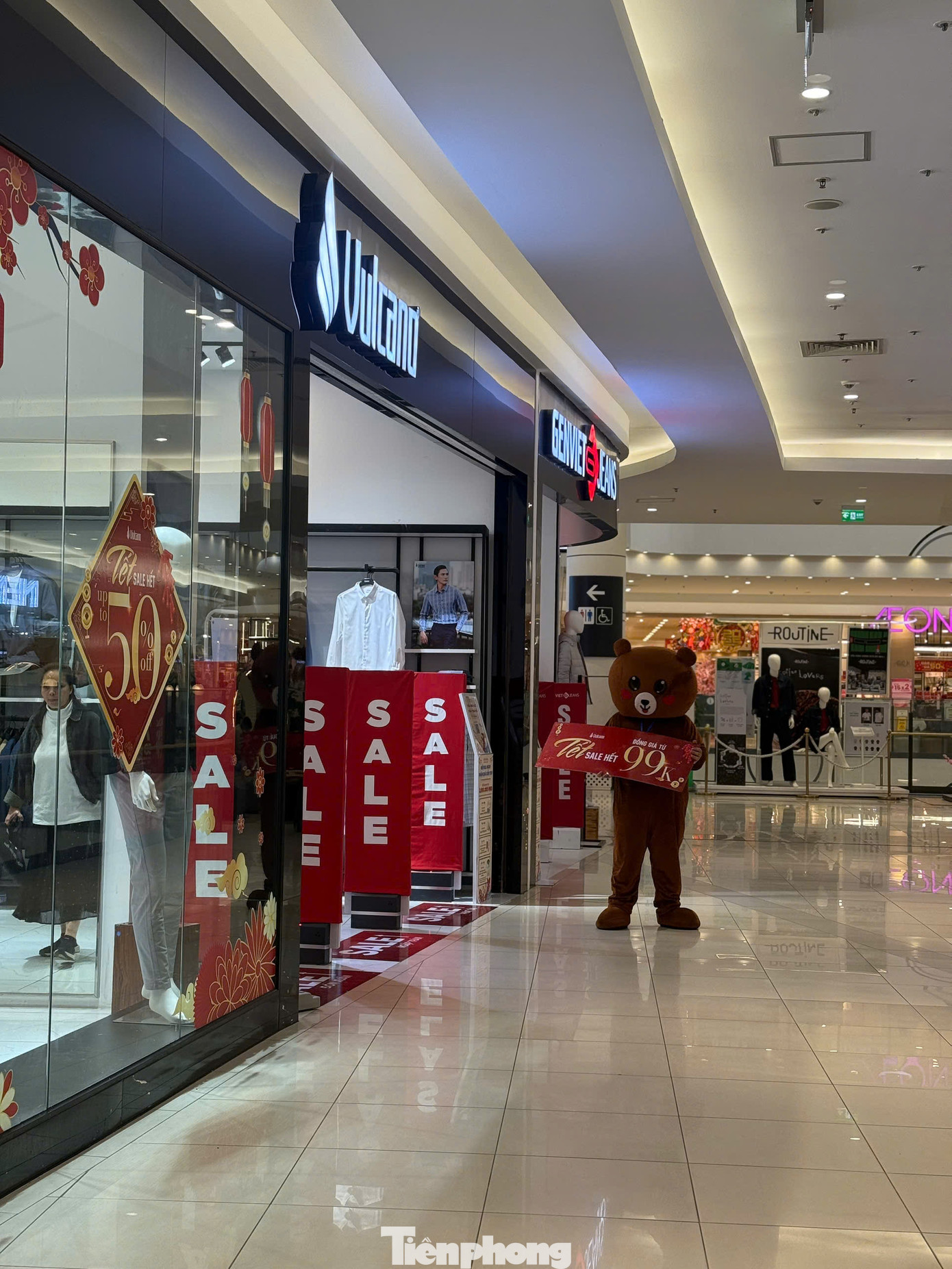 Tình trạng “ế ẩm” cũng diễn ra tại TTTM Aeon Mall Long Biên trên đường Cổ Linh (quận Long Biên).