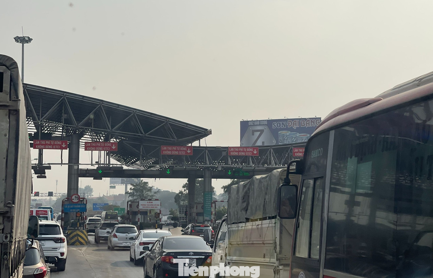 Cục ĐBVN yêu cầu các đơn vị liên quan tăng cường phối hợp trong quá trình tổ chức giao thông tại trạm thu phí đường bộ dịp Tết, tránh gây ùn tắc. Ảnh minh họa: Lộc Liên.