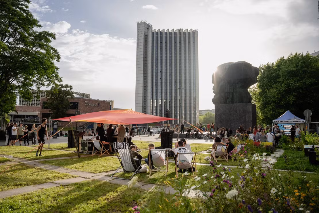 CNN Travel cho biết, Chemnitz là một trong những thành phố giàu có nhất của Đức, ở đây có các lễ hội nhạc jazz, indie và khiêu vũ, nghệ thuật đường phố, các cuộc diễu hành xe cổ và triển lãm. Ảnh: Peter Rossner.