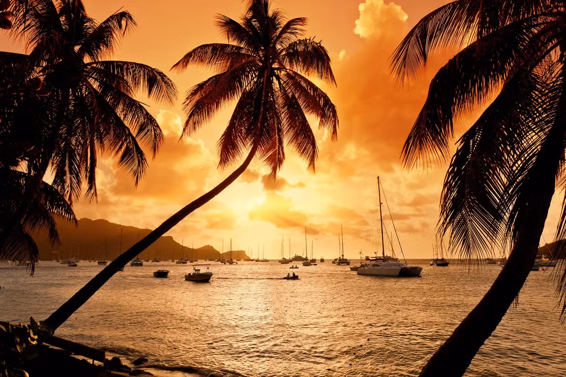 Bequia ở đảo quốc Saint Vincent và Grenadines được mệnh danh là điểm đến tuyệt đẹp với những bãi biển cát trắng, nhiệt độ ấm áp quanh năm. Ảnh: Getty.