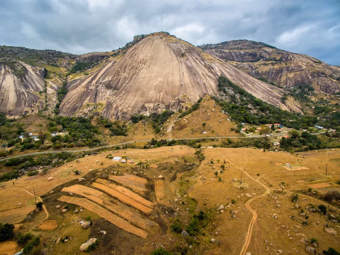 Tỉnh Mpumalanga ở Nam Phi là nơi có Khu bảo tồn thiên nhiên Blyde River Canyon, hẻm núi lớn thứ ba trên thế giới, còn Eswatini là nơi có Sibebe Rock - khối đá granit lộ thiên lớn nhất thế giới. Ảnh: Getty.