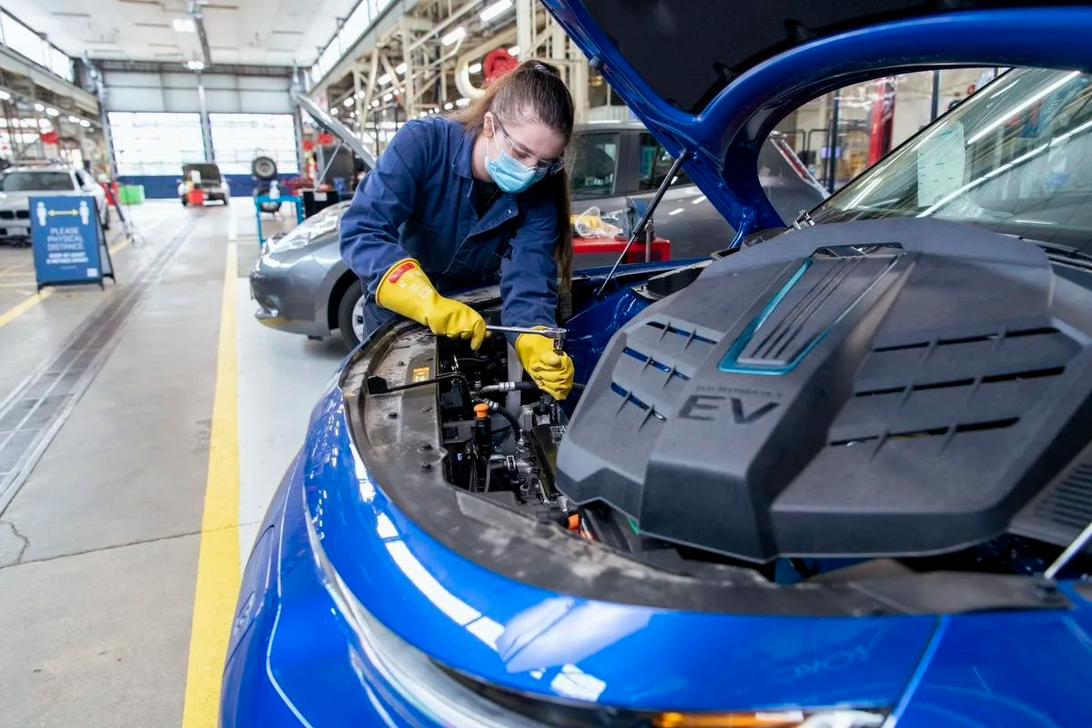 Thị trường dịch vụ sửa chữa xe điện toàn cầu được dự đoán đang sẵn sàng cho sự tăng trưởng bùng nổ. Ảnh: Westsideauto.