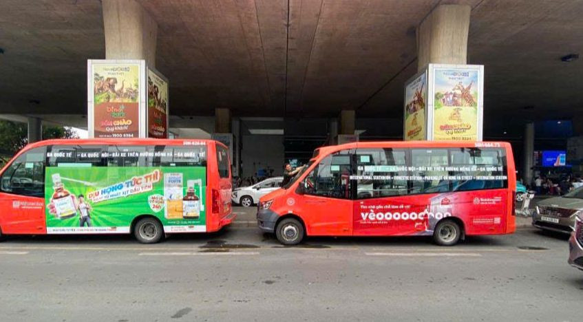 Cục HKVN sẽ bố trí 2 xe buýt đậu đỗ ở khu vực dừng, đỗ xe buýt tại làn B của ga Quốc tế từ cột 12GF đến cột 15GF, và vị trí đón khách tại ô B6, ô B20 làn B của ga Quốc nội. Ảnh: Cục Hàng không Việt Nam. Cục HKVN sẽ bố trí 2 xe buýt đậu đỗ ở khu vực dừng, đỗ xe buýt tại làn B của ga Quốc tế từ cột 12GF đến cột 15GF, và vị trí đón khách tại ô B6, ô B20 làn B của ga Quốc nội. Ảnh: Cục Hàng không Việt Nam.