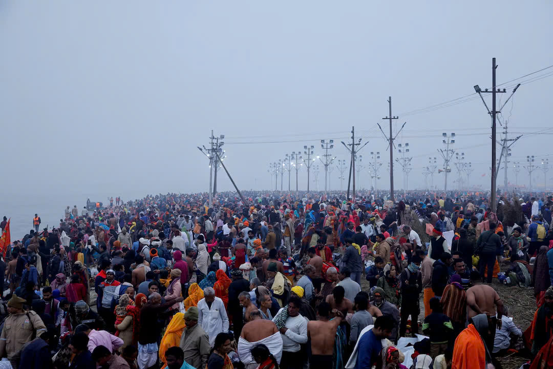 Đây là kỳ Maha Kumbh Mela đầu tiên sau 144 năm và là lễ hội tôn giáo lớn nhất trong lịch sử nhân loại. Ảnh: AP (trái) và Reuters (phải). Đây là kỳ Maha Kumbh Mela đầu tiên sau 144 năm và là lễ hội tôn giáo lớn nhất trong lịch sử nhân loại. Ảnh: AP (trái) và Reuters (phải).