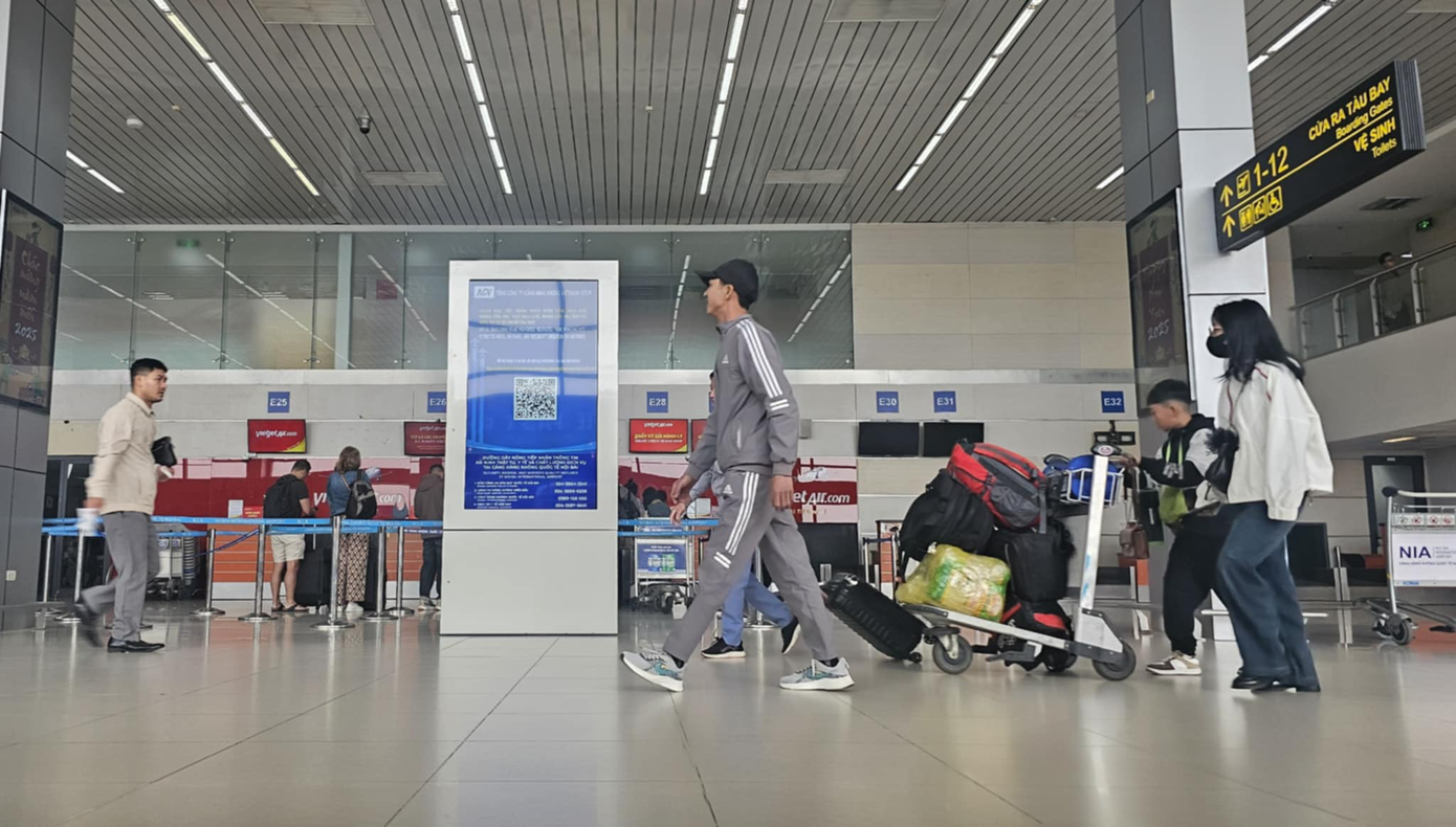 Cảng HKQT Đà Nẵng đạt 988 lượt cất hạ cánh với hơn 155.700 hành khách và 217 tấn hàng hóa (tương ứng tăng 4,8% về lượt cất hạ cánh, tăng 14,7% về hành khách và tăng 3,5% về hàng hóa so với cùng kỳ 2024). Ảnh: Nguyễn Thành.