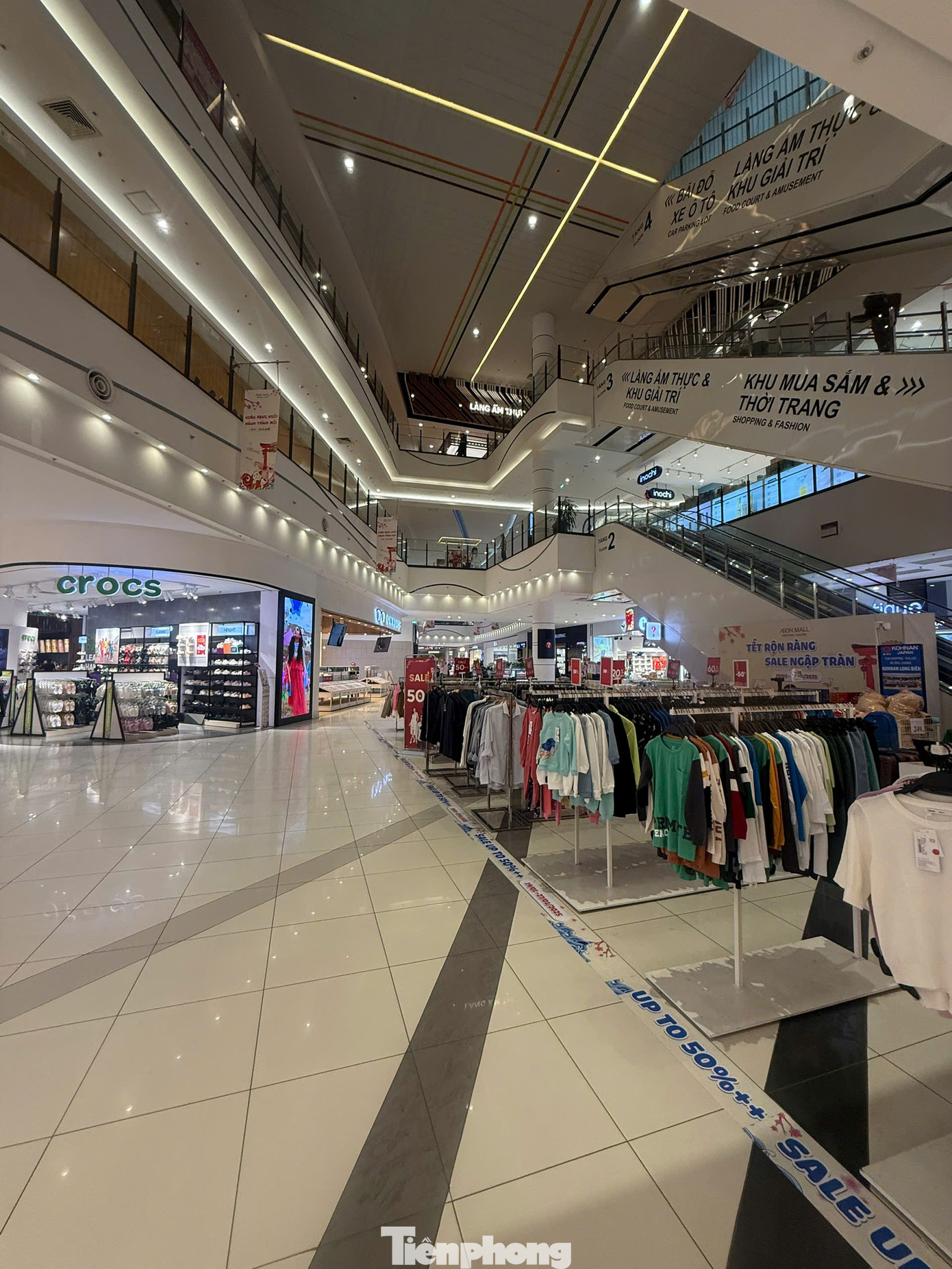 Tình trạng “ế ẩm” cũng diễn ra tại TTTM Aeon Mall Long Biên trên đường Cổ Linh (quận Long Biên).