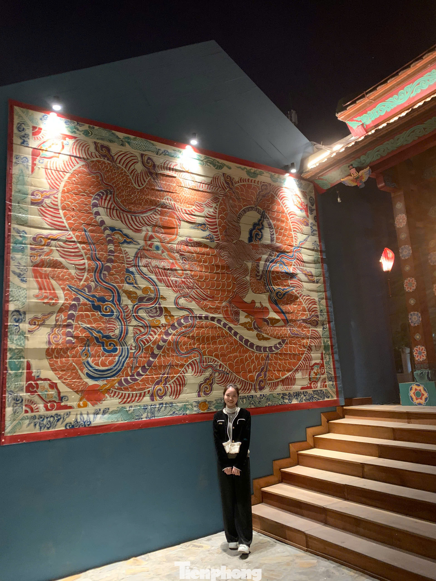 Chia sẻ với PV Tiền Phong, chị Thanh Phương (Ninh Bình) cho biết: “Kể từ khi phố cổ Hoa Lư mở cửa, đây là nơi vui chơi mỗi cuối tuần của gia đình tôi. Bạn bè từ xa đến chơi tôi cũng đều đưa đến phố cổ Hoa Lư để trải nghiệm không gian và chụp ảnh”.