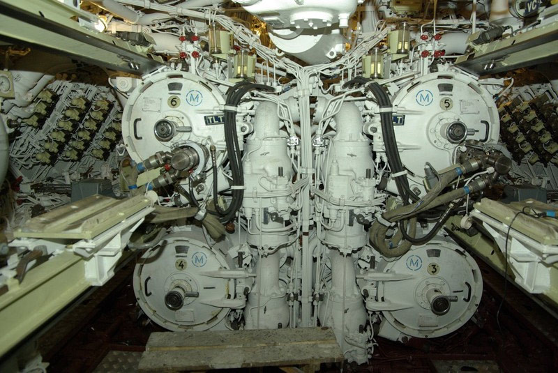 Buồng ngư lôi – tên lửa của tàu ngầm Kilo