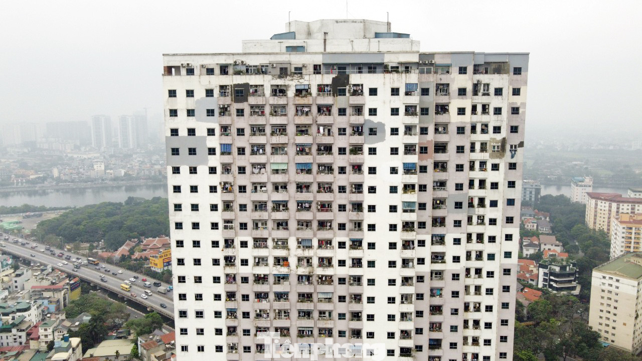 Trước đó, đầu năm 2019, Thanh tra Chính phủ, Thanh tra Bộ Xây dựng và Thanh tra TP Hà Nội ban hành 12 kết luận thanh tra liên quan đến các công trình vi phạm trật tự xây dựng ở Hà Nội. Trong đó, cơ quan thanh tra xác định tại tòa nhà hỗn hợp dịch vụ văn phòng, dịch vụ thương mại và nhà ở cao cấp VP6, phường Hoàng Liệt (quận Hoàng Mai) đã xây vượt quy hoạch 10 tầng.