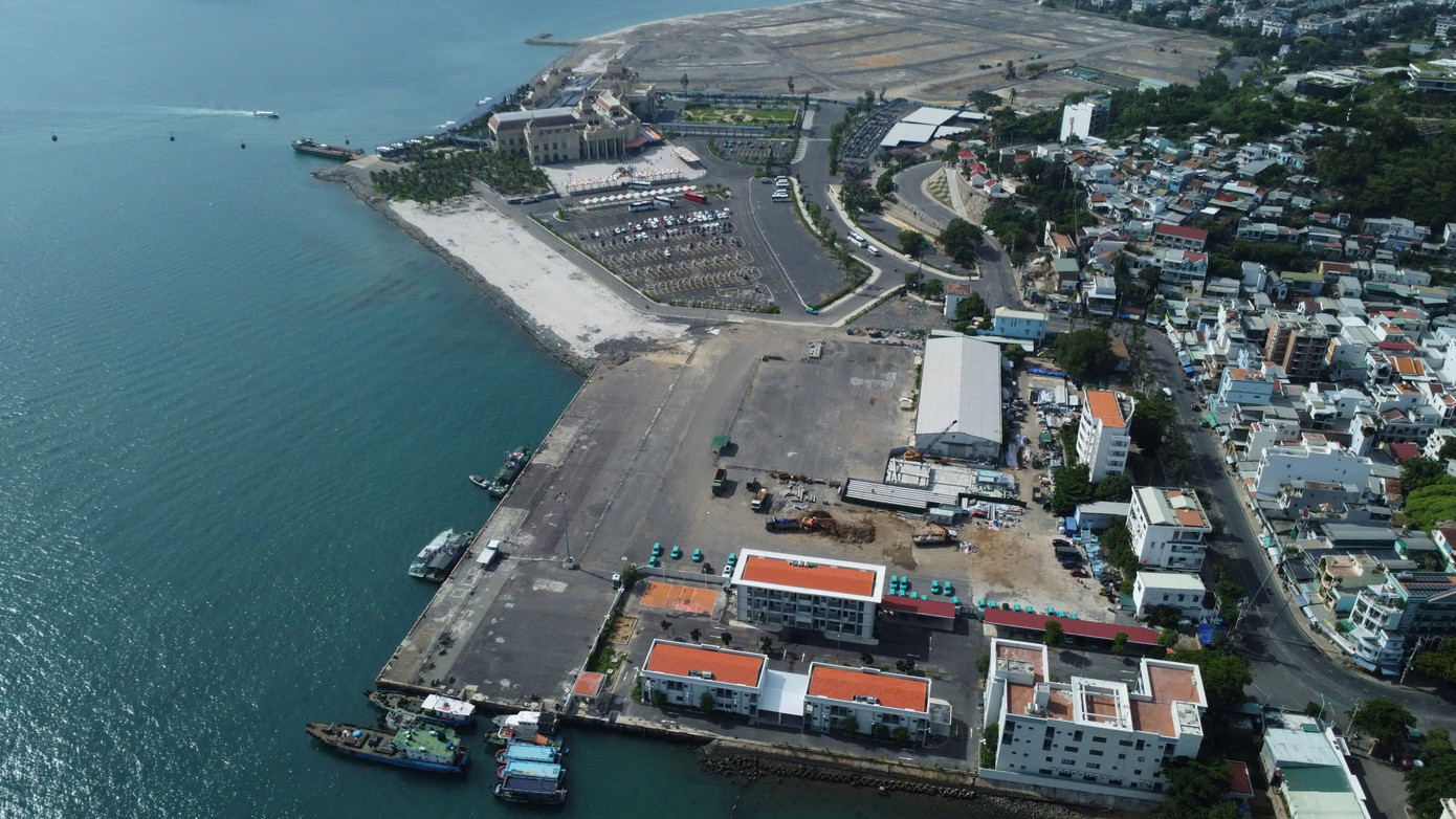 Cảng Nha Trang hiện đang được sửa chữa nên chưa thể đón khách tàu biển.