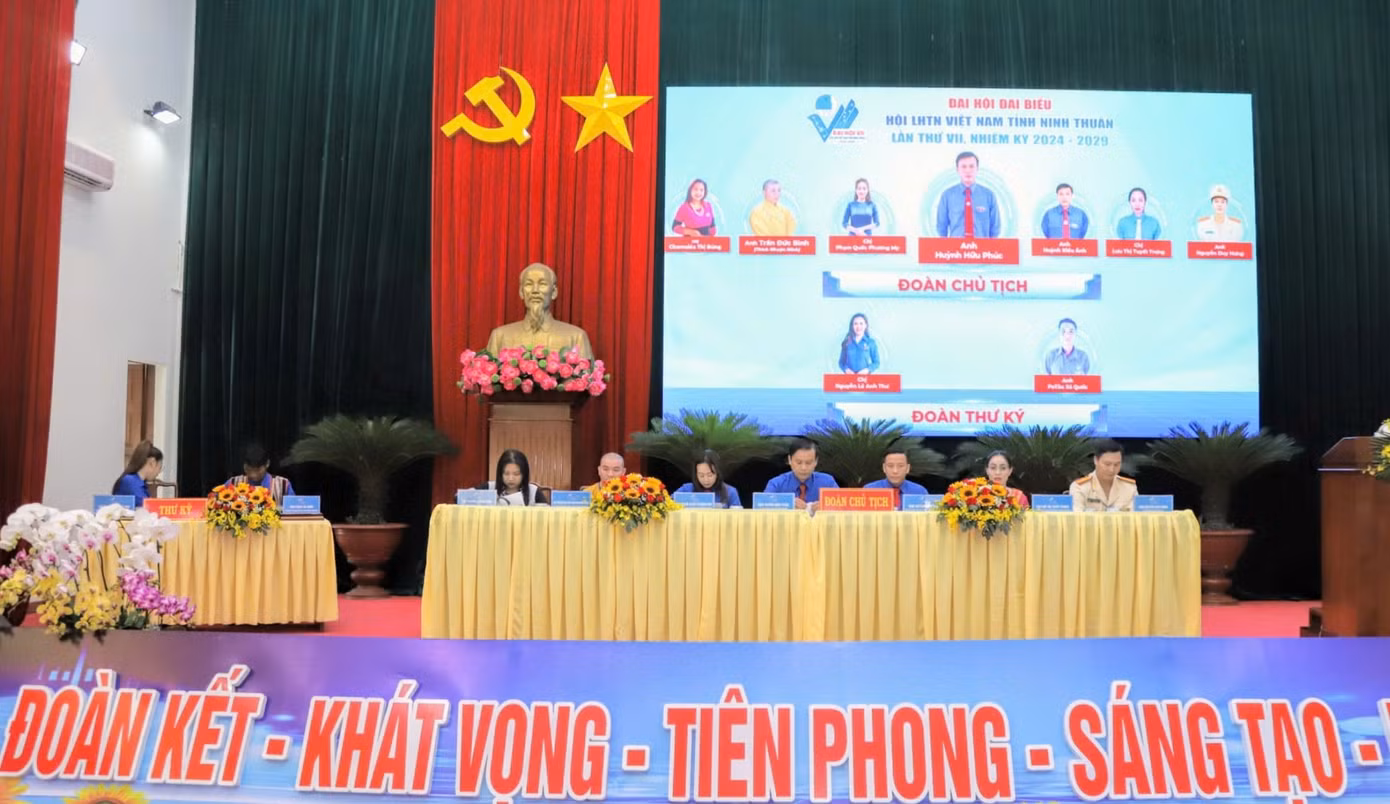 Đoàn chủ tịch và thư ký điều hành Đại hội đại biểu Hội LHTN Việt Nam tỉnh Ninh Thuận khóa VII. Đoàn chủ tịch và thư ký điều hành Đại hội đại biểu Hội LHTN Việt Nam tỉnh Ninh Thuận khóa VII.